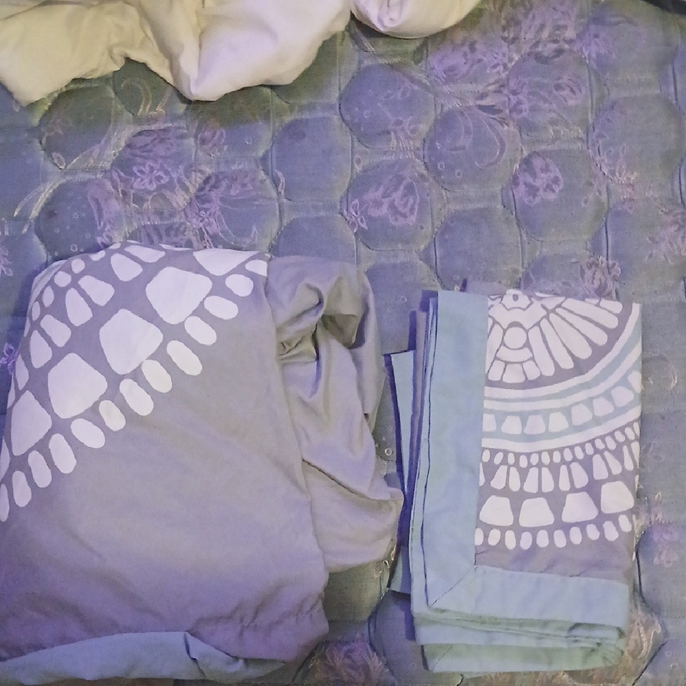 Elegant Gray and White Sleeping Bag/blanket With Two Pillow Cases